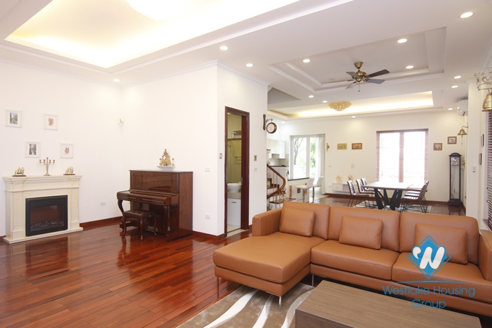 Hanoi furnished 4 bedrooms villa for let in Vinhomes Riverside with river view